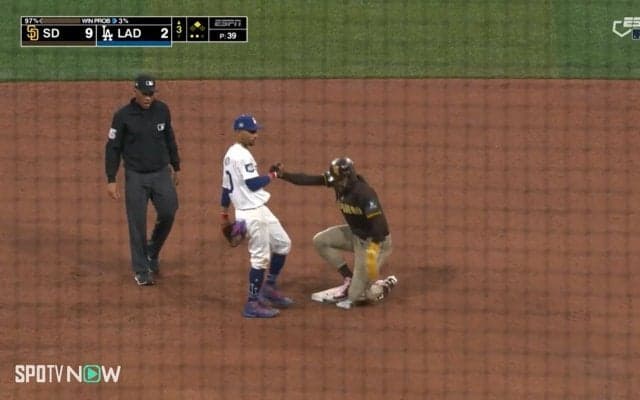 ショーヘイ、俺はちゃんと踏んだぞ！タティスJr.猛ダッシュもルールを守ってしっかり帰塁の“安全走行”