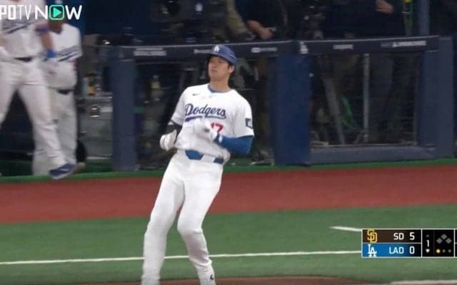 大谷翔平は大丈夫なのか…？ 初球フルスイング→ヒット直後に見せた“気になる表情”　ファンから心配の声「察するな…」「雑音はバットで打ち消すのが一番」