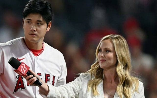 指定席だった大谷翔平の隣…美人レポーターが挙式「エリカ様おめでとう！」　祝福殺到
