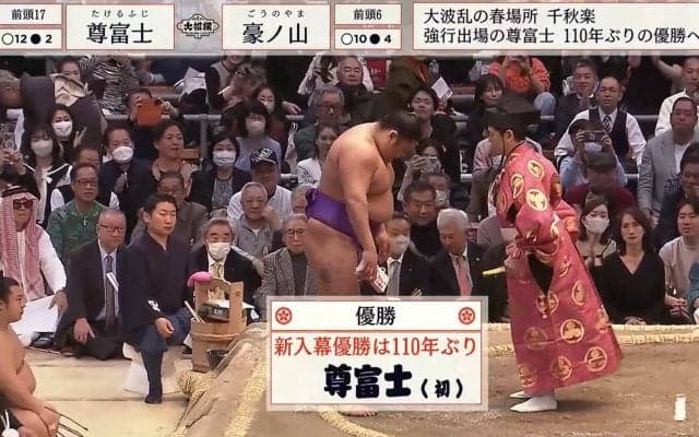 「泣いてる」「泣いていいぞ尊富士」ケガと困難を乗り越え110年ぶり新入幕V！ 優勝直後のワンシーンにファン感涙 24年ぶり史上6人目の三賞“トリプル受賞”のW快挙も
