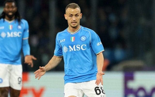 ナポリの主力MFロボツカがバルセロナの新戦力候補に…代理人がデコSDに接触「バルセロナは彼と契約するだろう」