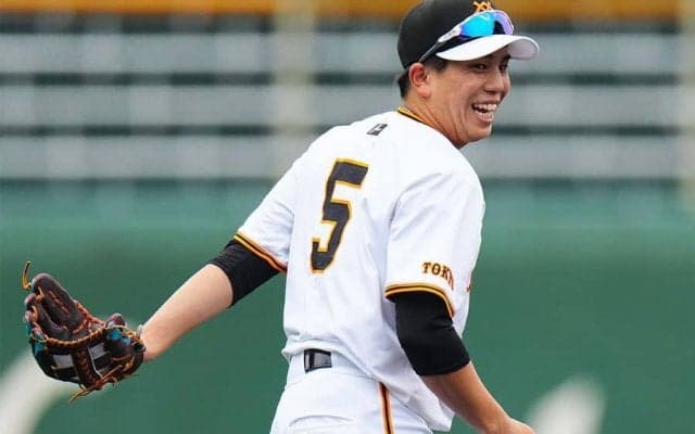 “12球団最強”巨人23歳が「天才すぎる」　阿部監督も拍手…超美技に騒然「これはGG賞」