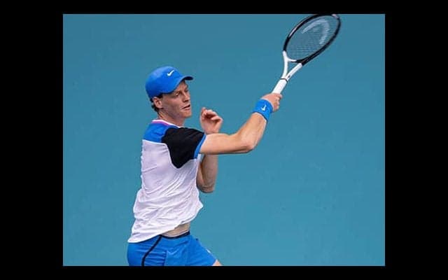 シナー 逆転勝ちで4年連続16強