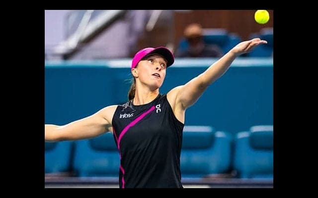  シフィオンテク 接戦制し逆転で16強 