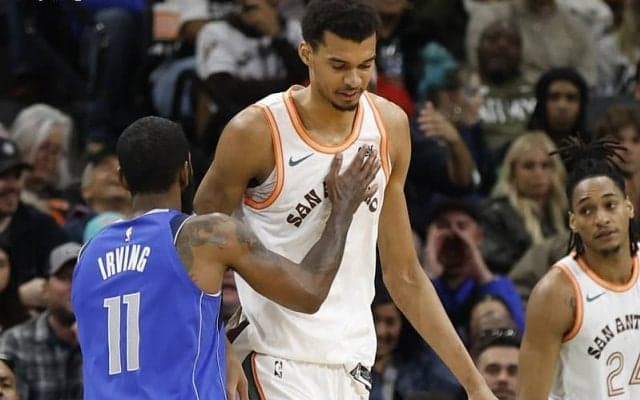 カイリーがウェンバンヤマの守備力を高評価「彼はガードを守るタイミングを心得ている」