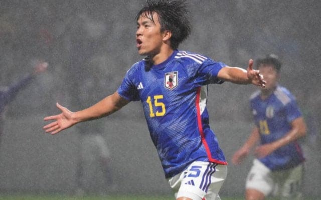 「迷わず振り抜けた」値千金の追加点を奪った田中聡、藤田譲瑠チマの熱烈な“キス”に「ちょっとキツい(笑)」