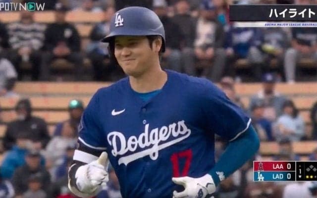 大谷翔平は大丈夫なのか…？ 元チームメイトに一瞬だけ見せた“表情”が話題に　凡退後の行動にファン騒然 「なんか泣けてくる」「こんな表情久しぶりだな」