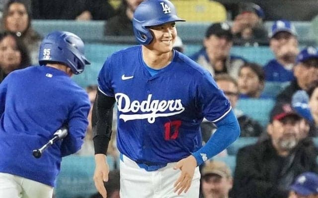 大谷翔平の頭を襲う152キロ　危険球に苦笑いも…エ軍左腕は即謝罪「ごめんと言ったよ」