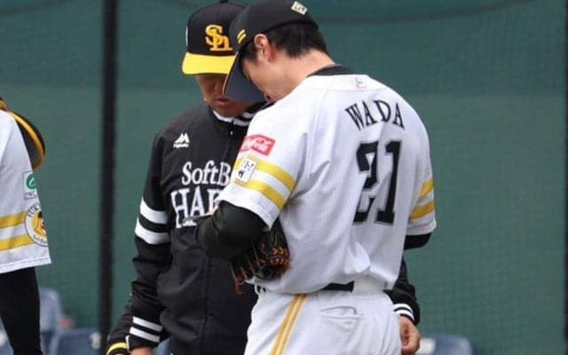 鷹・和田、左手中指の異変で緊急降板　「大事ではない」軽症も本拠地開幕戦へ不安