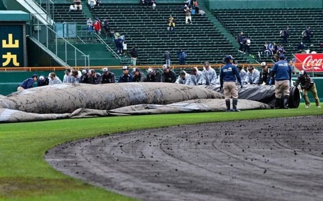2日連続順延、試合開始4時間半遅れ…　雨にたたられるセンバツ