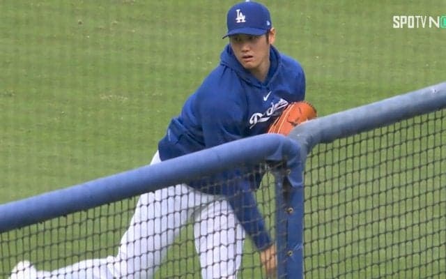 大谷翔平が投げた！右肘手術後、公の場で初のキャッチボールにファンからも歓喜の声が続出「結構な強度」「嬉しいよ～」