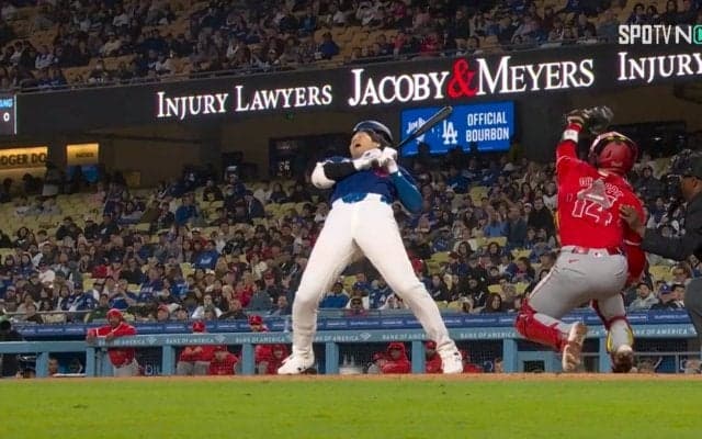 大谷翔平、あわや顔面死球に球場騒然＆ブーイング！元同僚の力みまくったストレートが顔の前を通過