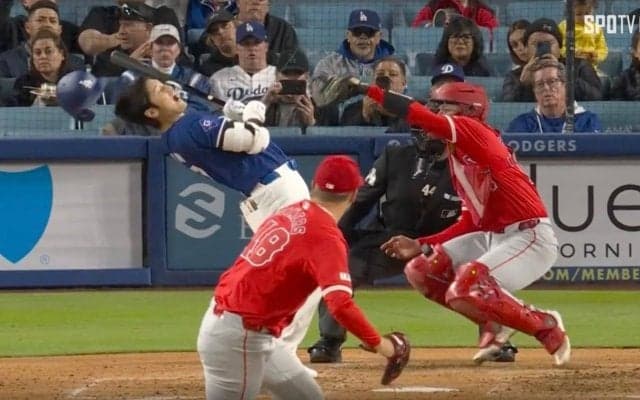 球場騒然！一体、何が起きた？ 大谷翔平が見せた天才的すぎる“一瞬の動き”　あわや顔面直撃の死球を直前回避した驚愕テクニック