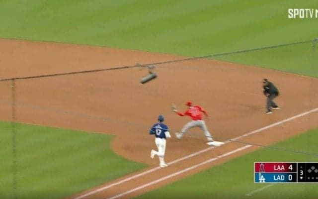 大谷翔平に一体、何が起こった？ 2打席連続の“大谷シフト”で凡退した後の姿にファン騒然 「調子悪すぎるな」「あの球に手を出すとは…」