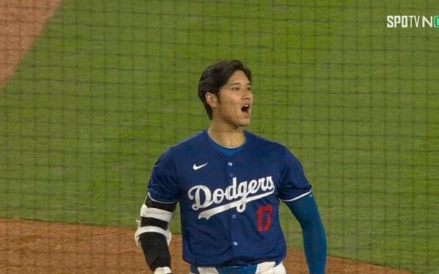 あわや顔面直撃を“マトリックス避け”大谷翔平の身体能力が生んだ神回避 152キロの速球をヒラリ