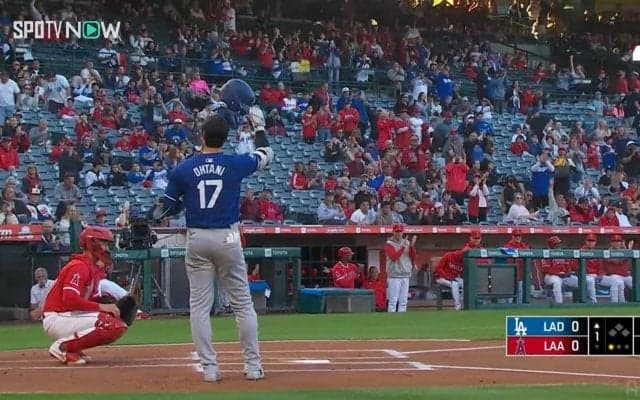 大谷翔平、驚きと感動で思わず“フリーズ” 古巣エンゼルスの粋な演出で見せた珍しいリアクション