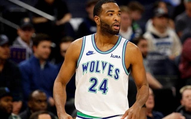 10日間契約で加入したフォワードのTJ・ウォーレンが今季終了までウルブズの一員に