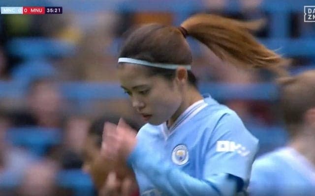 「世界最高レベル」「エグいな」長谷川唯が30メートルの距離から発射！“低弾道弾丸ミドルシュート”が炸裂した瞬間　強烈すぎる一撃にスタジアム騒然