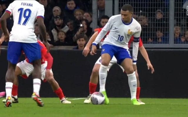 「クレイジーだ！」エンバペ、ジダンを超えてアンリに並んだ瞬間！ 柔らかいアウトサイドパスで同点ゴール演出→アシスト数がフランス歴代２位タイ浮上「まだ25歳なのに」