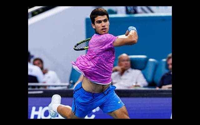 アルカラス 失セット0で8強へ