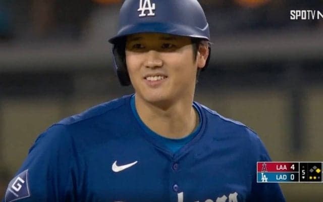 なんで笑ってんだよ！ 大谷翔平があわや顔面死球後に見せた“神対応”にファンが拍手喝采 「大変な時なのに流石すぎる」「みんなほっこりする謎展開」