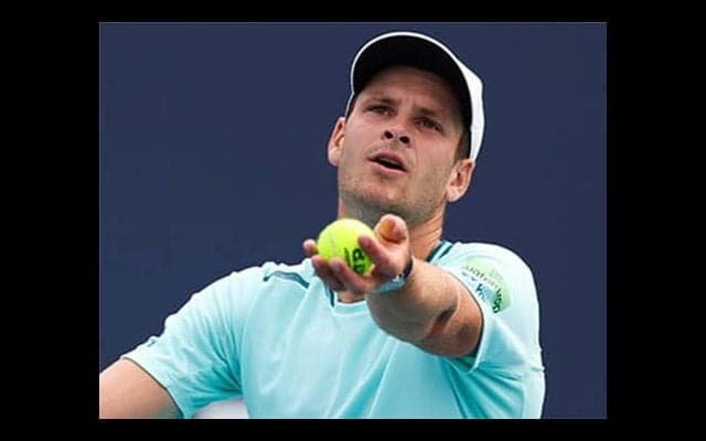  反則で失点し怒り爆発！ラケット叩きつける 