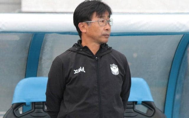 連戦下で浦和と上位対決、新潟Lの橋川和晃監督は敗戦も選手称える「勇敢に戦ってくれた」「日程は変えられないので今できることを」