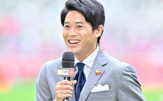 「ケーキをもつ篤人さんが男前すぎる」内田篤人氏のテレビ局での「誕生日祝福されショット」が2万いいねの大反響！「かわいいがすぎる」「ぶっちぎりでイケメン」の声