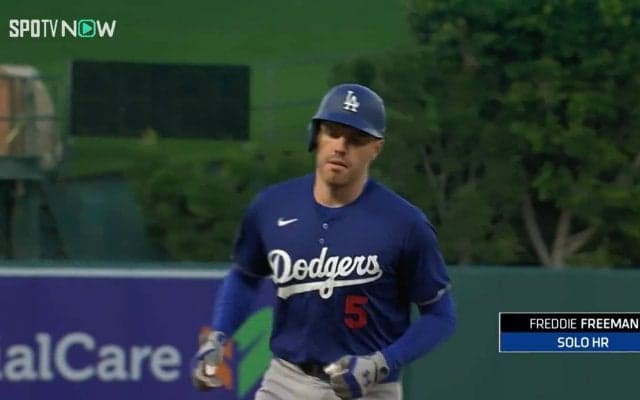 大谷翔平の頼れる兄貴が豪快弾→ベンチ内で息子が“無邪気すぎる”とファンほっこり 