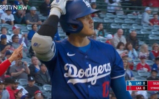 何かがおかしい… 大谷翔平、らしくないスイング後に“気になる表情” ファンから心配の声 「早く復活してほしい」「壮大なフリだろ」