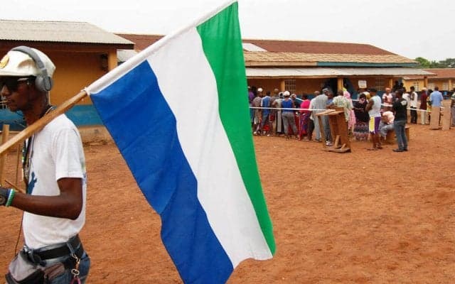 チームバスの交通事故で監督が死去…元シエラレオネ代表DFが59歳で他界