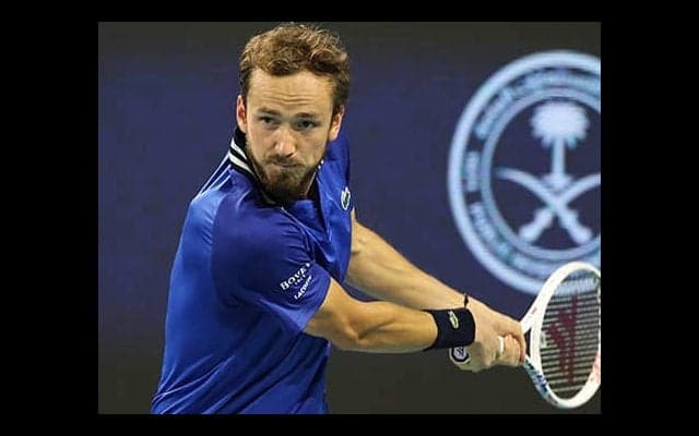  昨年王者メド4強 シナー戦へ 