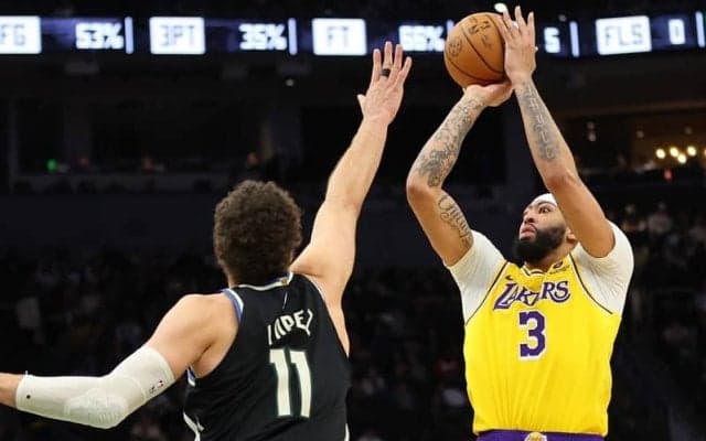 バックス戦で自己最長の約52分プレーしたレイカーズのAD「ハイレベルで楽しかった」