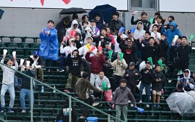 報徳学園の「アゲアゲホイホイ」　外野席の観客も加勢　センバツ