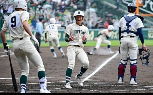 前回準Vの報徳学園が4強　大阪桐蔭に勝利　センバツ