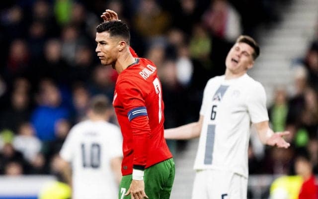 「ふざけんな！PKだろ！」Ｃ・ロナウドが疑惑判定にガチギレ！ 後方チャージで吹っ飛ばされるも笛なし→カウンターで失点した一部始終「ペナルティーキックが２回もあったぞ」