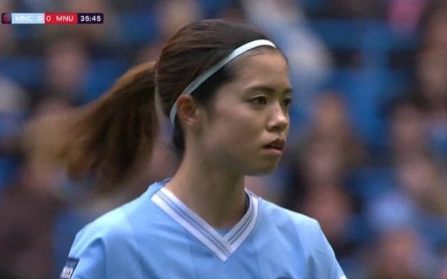 「天才かよ！」「美しすぎる」 長谷川唯がエグすぎる“超絶ピンポイントクロス”を炸裂した瞬間　マンUを切り裂く正確無比なコントロールキックにスタジアム騒然