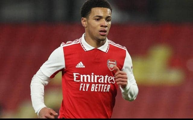 アーセナル、史上最年少プレミアデビューを飾ったMFヌワネリとプロ契約を締結