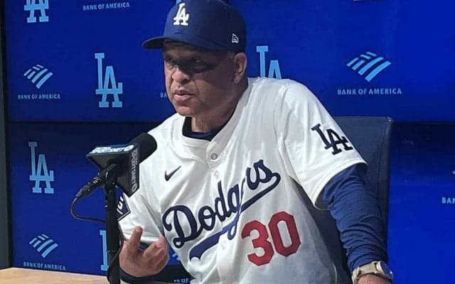 大谷翔平、本拠地開幕で走塁ミス　指揮官が笑顔で“指導”「前に走者がいる」