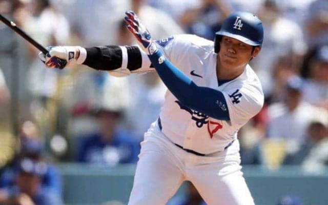 デコピンも初観戦「可愛すぎやろ」　大谷翔平の安打に大喜び…真美子夫人に大反響