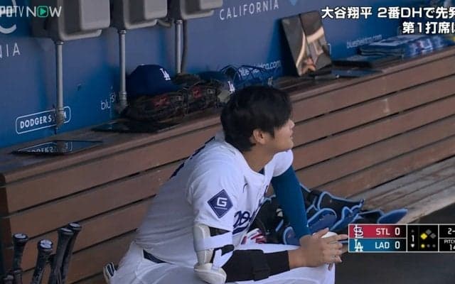 大谷翔平、新通訳が頼れる一面を即発揮！ ベンチ内での一コマに「これは安心できる」ファン安堵