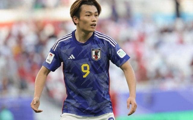 「さすがゆふちゃんの旦那さん」「カッコよすぎる」上田綺世がデニムのセットアップを着こなす私服姿に絶賛の嵐「どこの服ですか！？」