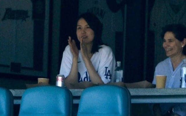 真美子夫人の横にいた頼れる“側近”　大谷翔平夫妻を支える存在が「なんか安心」