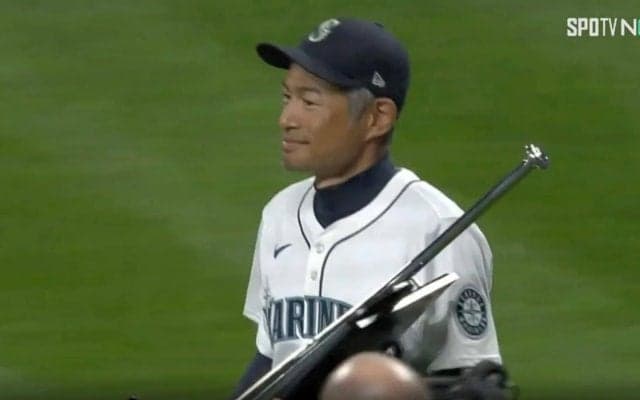 スタジアム騒然！ イチロー、50歳の現在の姿が“ヤバすぎる”と話題に　現役時代さながらのマリナーズのユニフォーム姿で登場した衝撃の瞬間