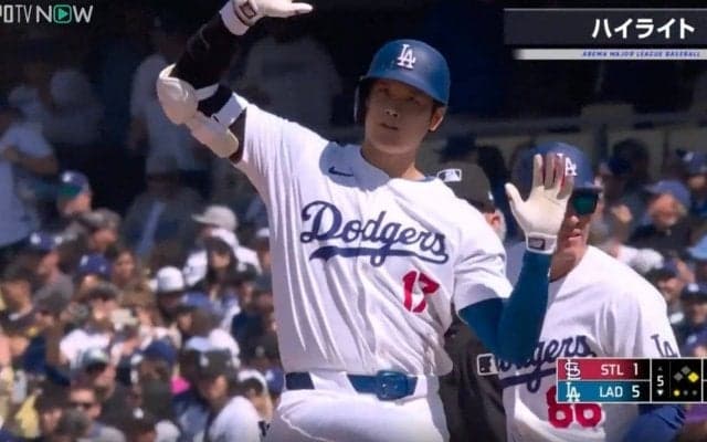 大谷翔平、何もかもスピードが早すぎる！ 打球速度181キロ爆速ヒット後に“超高速ドラゴンボール・フュージョン”を炸裂した瞬間 「めっちゃ速いw」「キレキレだな」