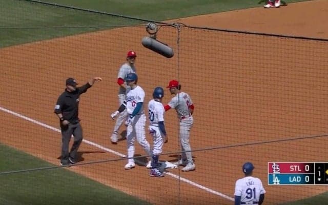 大谷翔平の暴走による走塁ミスだったのか？ ネット上で議論勃発！物議を醸すプレーが起きた瞬間　ファンの声「コーチのミスだろ」「エ軍の時は行ったぞ」