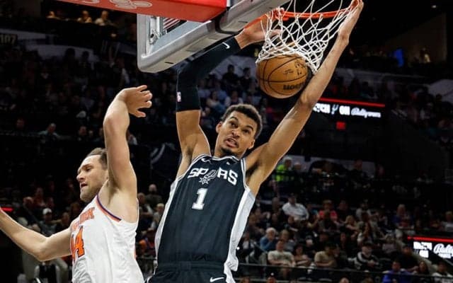 ウェンバンヤマが記録的ダブルダブル…40得点20リバウンド以上を挙げたシャック以来初の新人に