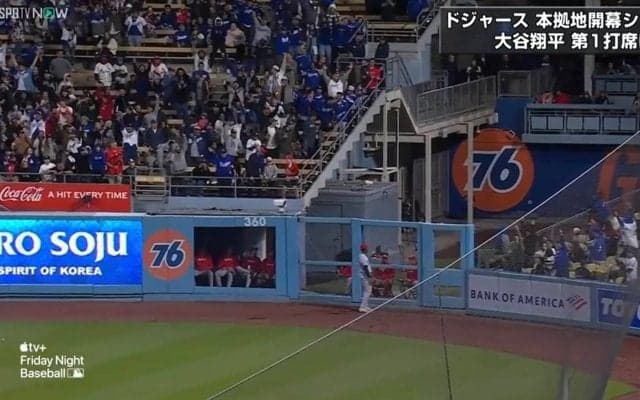 入っちゃったー…大谷翔平の同僚・豪快アーチに相手守備は\"棒立ち状態\"！？直立不動でホームランを見送る様子に「完全に虚無ってるｗ」「しばらくフリーズしてるやんｗ」