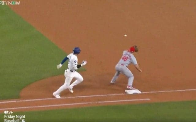 球場騒然… 大谷翔平がやられた！ 鬼肩ショートの“爆速バズーカ送球”で俊足・大谷が刺された瞬間「想像以上にヤバい」「球速エグすぎる」