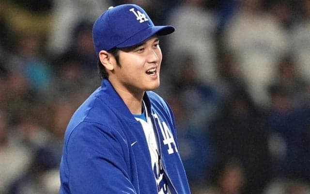 大谷翔平に「狙われるアウトマン」　ド軍でもイタズラ開始…同僚への真顔ツンツンが反響